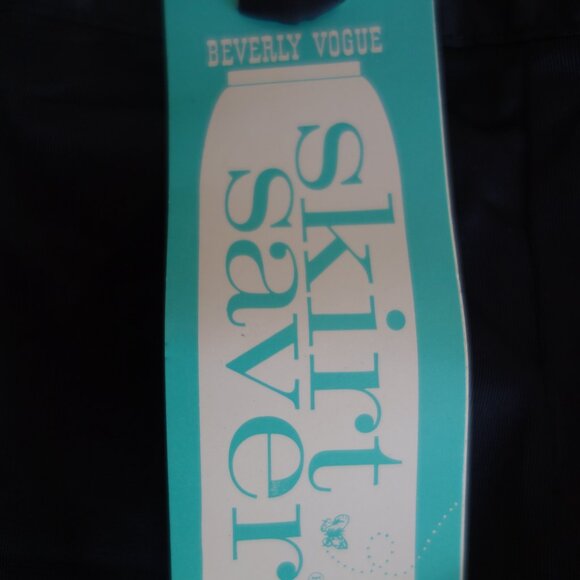 Vtg yet NWT U.S.A. BEVERLY VOGUE Black Half Slip w/ Zipper Lace Rose – Sz 32 - Picture 5 of 7